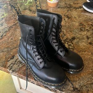 Docs lace-up leather boots size 8